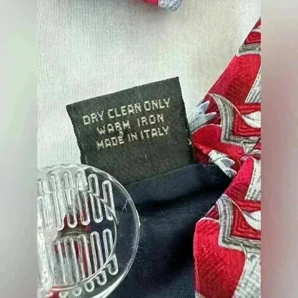 Ermenegildo Zegna 100% Silk Tie - Picture 7 of 9